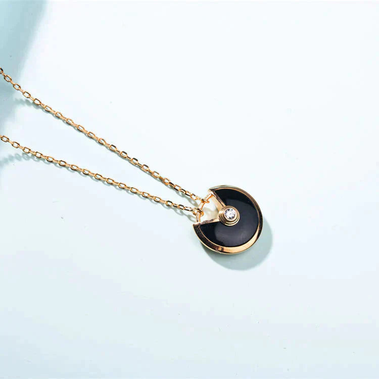 Mysitc AMULETTE GOLD CARNELIAN ONYX NECKLACE