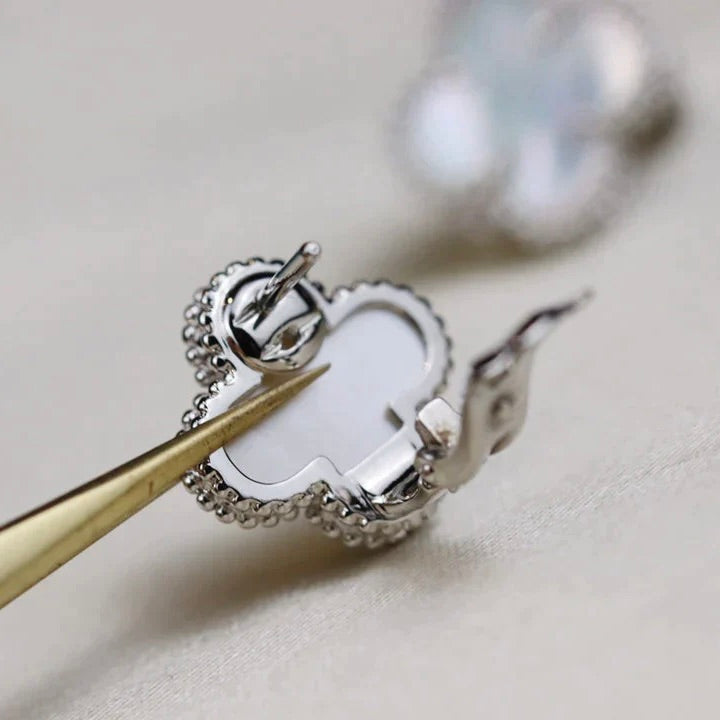 Mysitc CLOVER MEDIUM 1 MOTIFS WHITE MOP EARRINGS SILVER