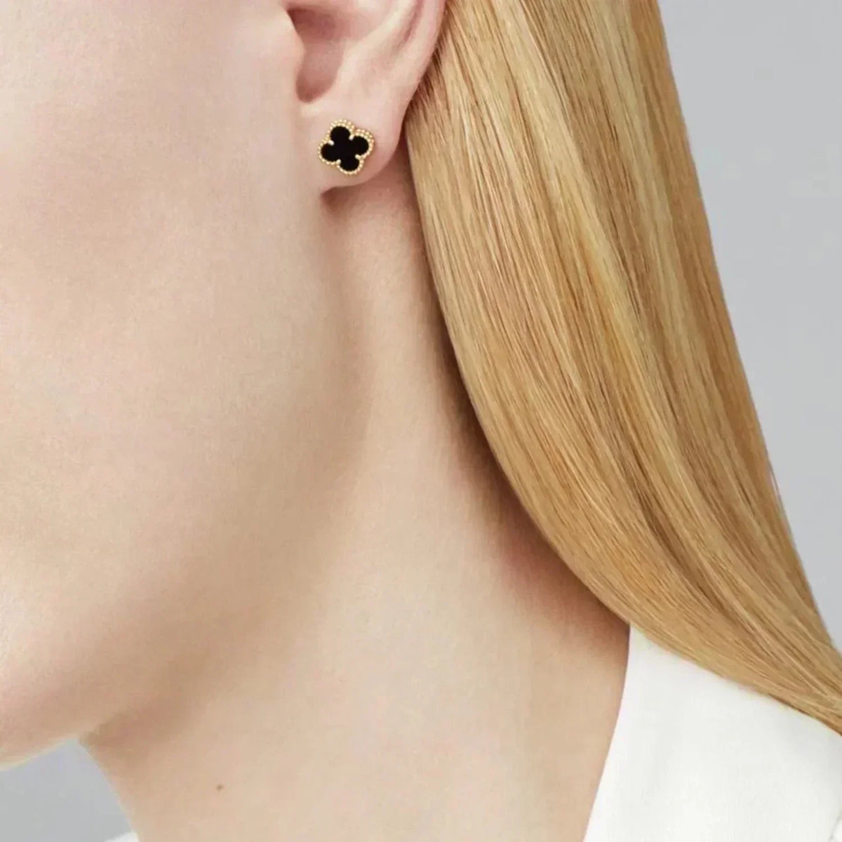 Mysitc CLOVER MINI 9.5MM BLACK MOP EARRINGS