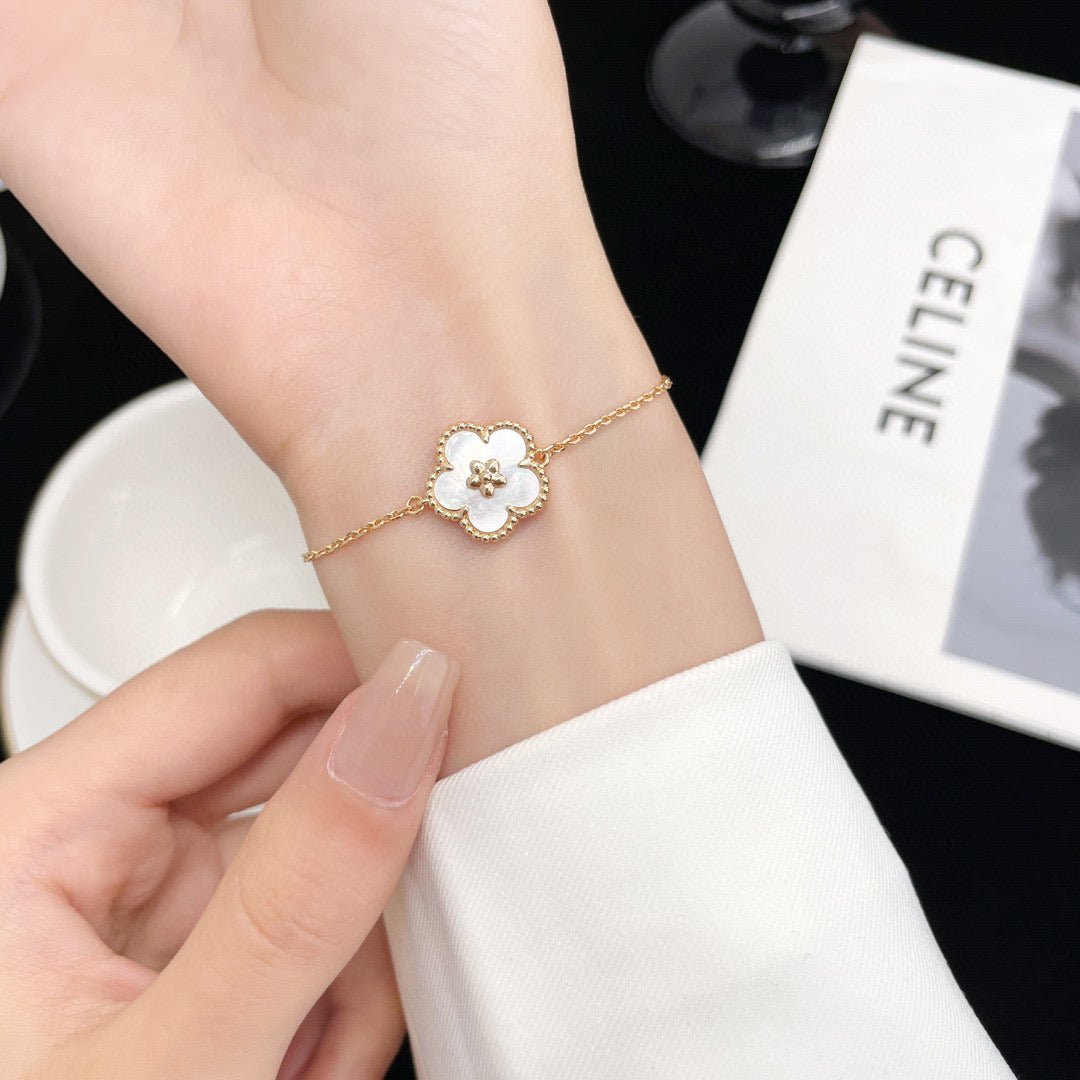 Mysitc LUCKY WHITE MOP PLUM BLOSSOM BRACELET