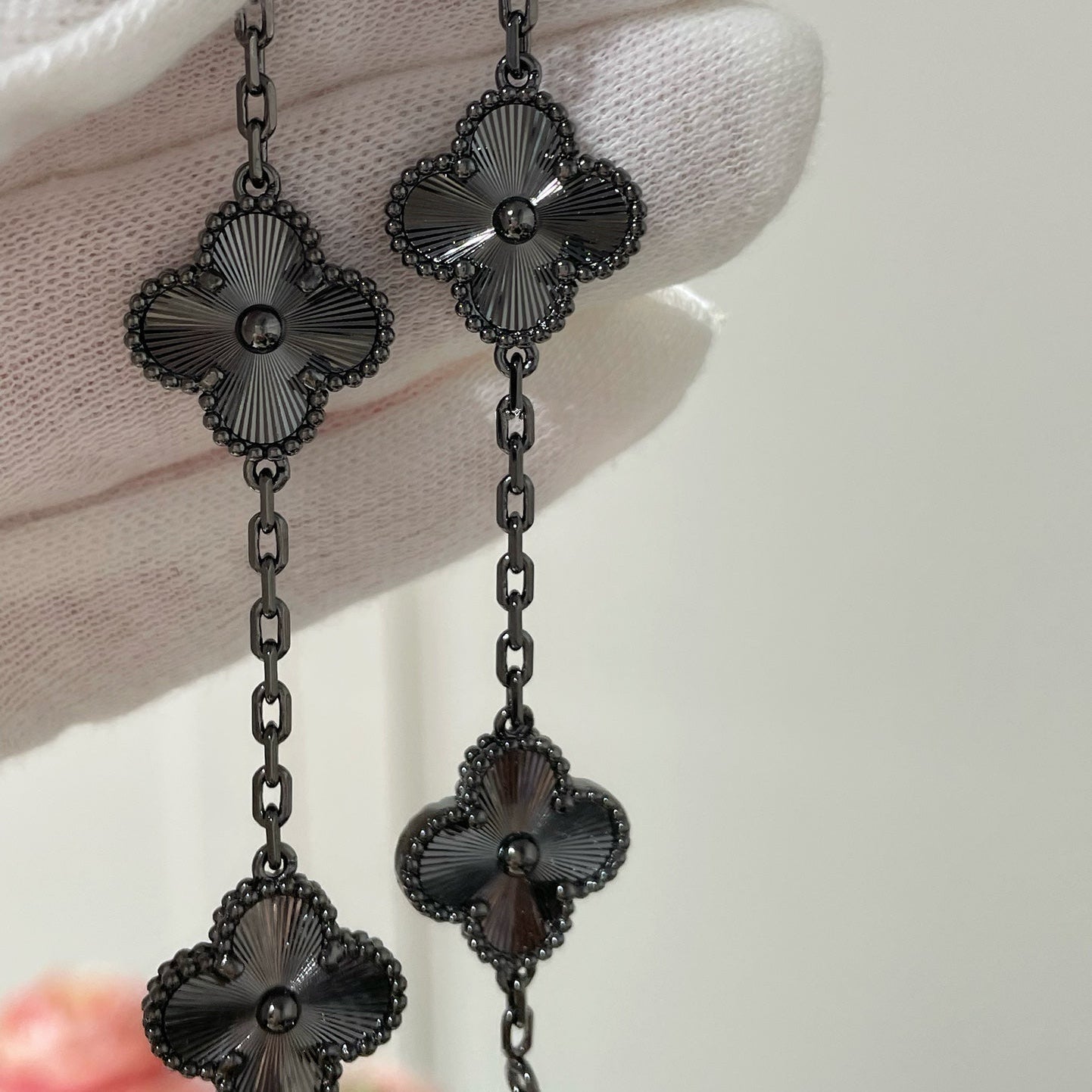 [Mystic]CLOVER 5 MOTIF BLACK BRACELET