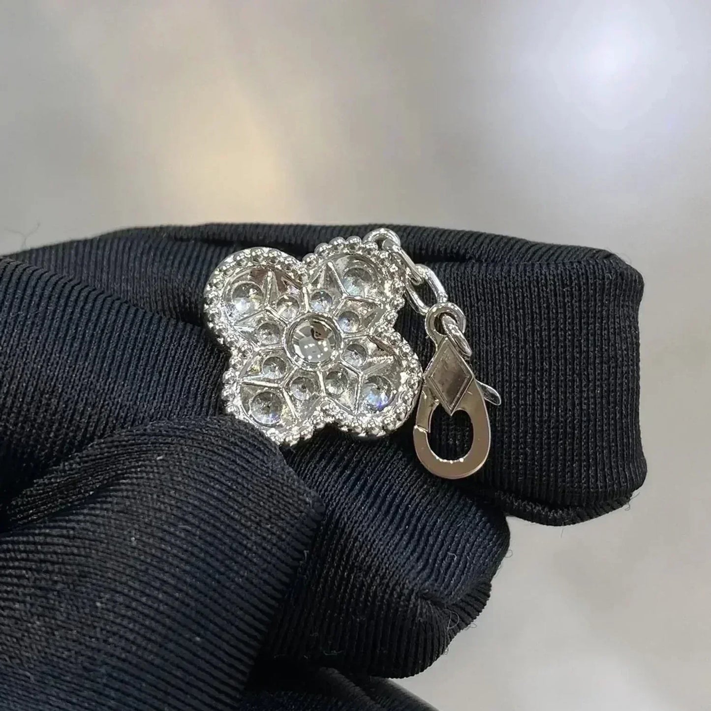 [Mystic] CLOVER 5 MOTIF FULL DIAMOND BRACELET COLLECTION