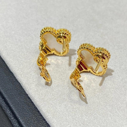 [Mysitc ] CLOVER LARGE (20mm) 1 MOTIFS WHITE MOP STUD EARRINGS