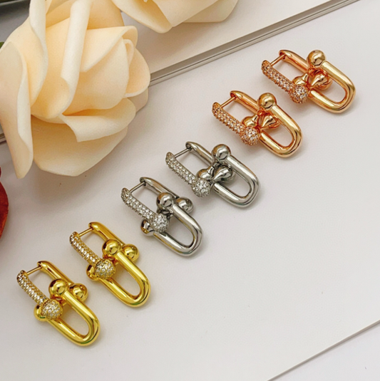 [Mystic]TF HORSESHOE BUCKLE DIAMOND EARRINGS